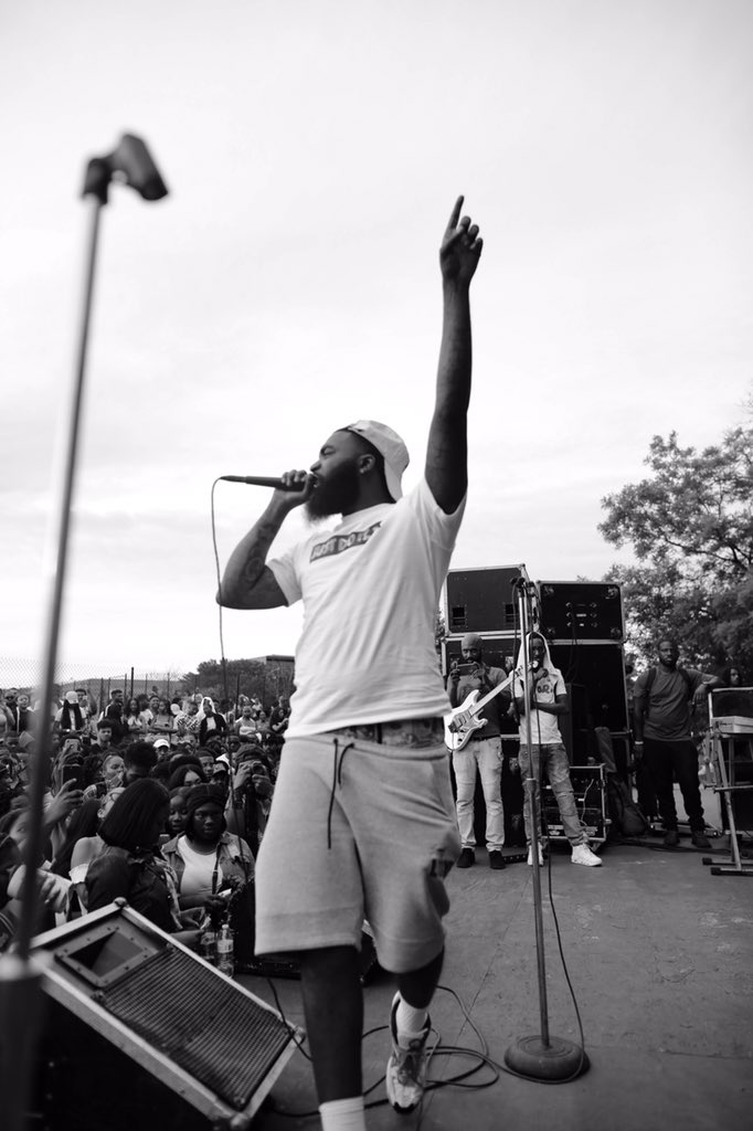 VividDope's tweet photo. Ayeee Legg!! @3ohBlack #GentrifyTheMonument https://t.co/Q2T2t2KSei