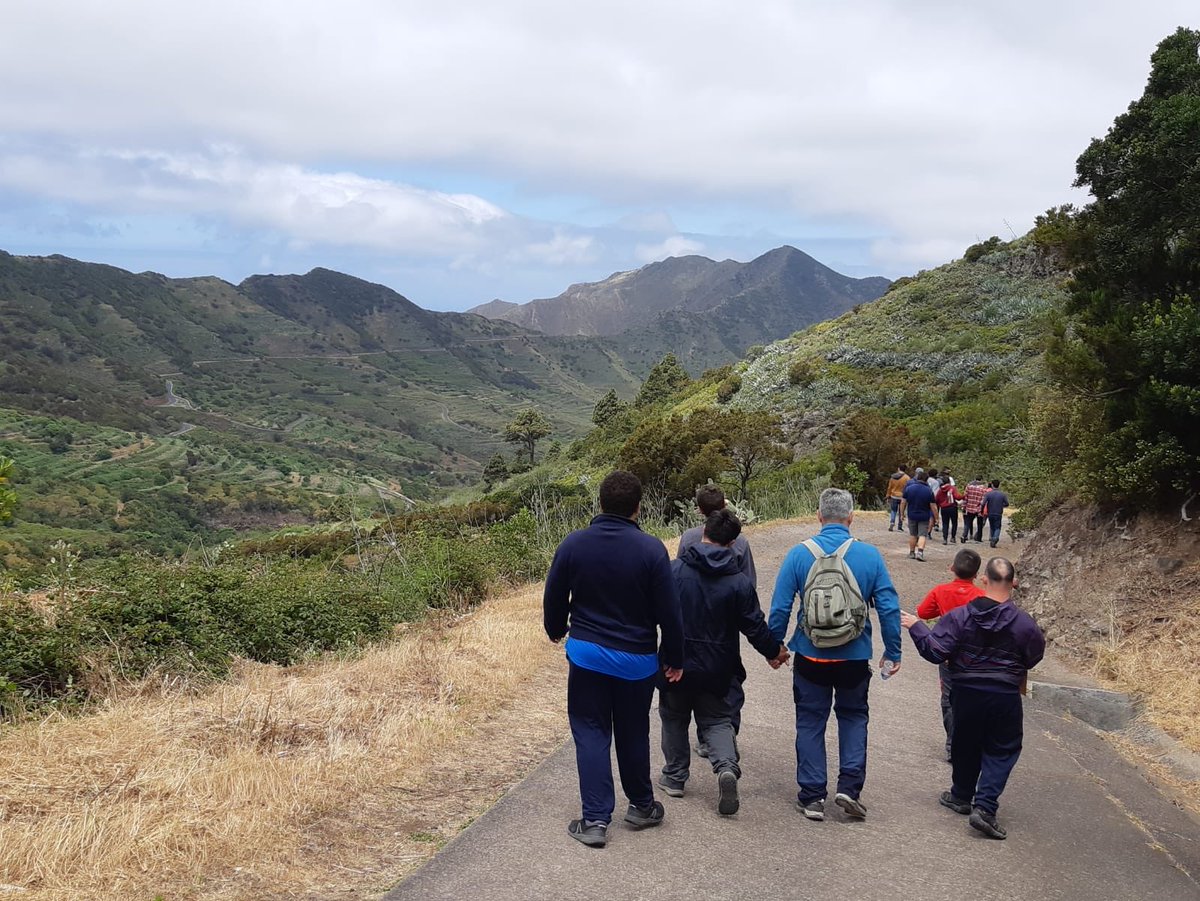 activoztenerife's tweet photo. Este fin de semana celebramos el fin de curso de nuestro #ProgramadeOcio con una escapada a #Bolicos, en #BuenavistadelNorte.
Disfrutamos de diferentes actividades como senderismo o una clase práctica de #SilboGomero 👏🏽👏🏽😊
#Findeconamigos #Inclusión #Tenerife #HelloSummer https://t.co/EGvZuWdix1