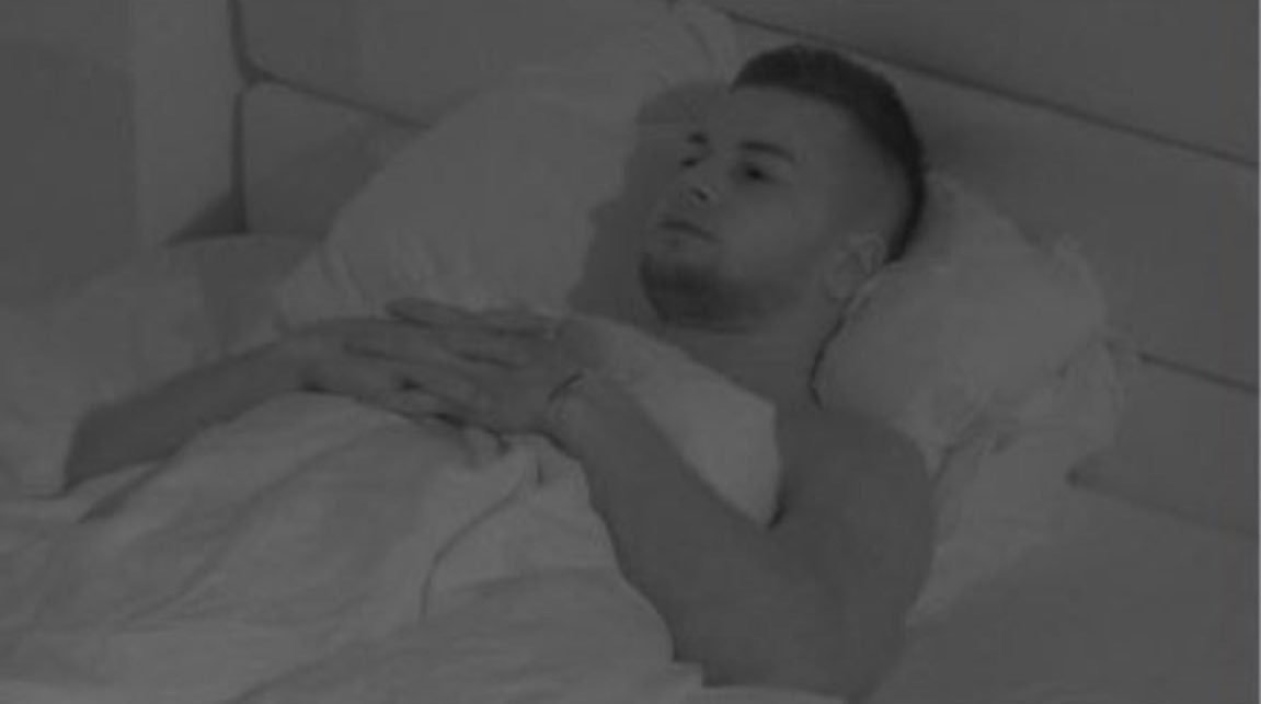 skyelouise__'s tweet photo. Me realising I like amber more than molly-mae #LoveIsland https://t.co/sJa9TeFvGb