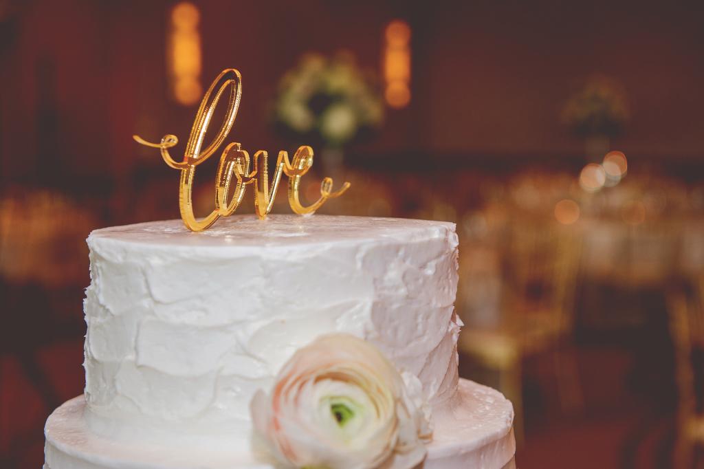 What is better than free nights for your honeymoon?  Check out the details:  spr.ly/6182E5FA0

 (photo by Laura Meyer Photography)