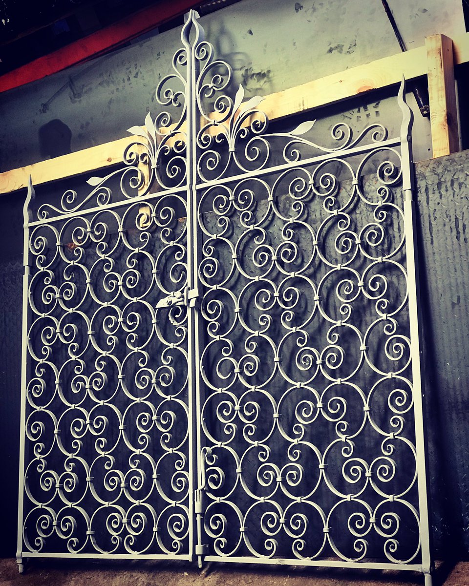 LCRfabrications's tweet photo. Refurbished iron gates done https://t.co/b9mEceUxtL
