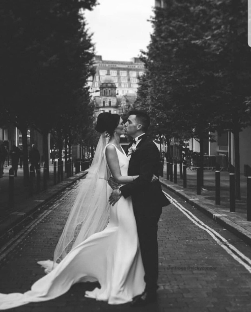 Mark_Froggatt's tweet image. Confirmed: I got married on Saturday, to a beautiful bride. #TheFroggatts

📸 by @ClaireBasiuk 👰🏻🤵🏻