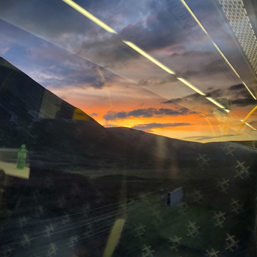 revoltshesaid's tweet photo. Sometimes I wish the driver would just switch the lights off so we can take a decent picture withou it looking like an alien invasion...#HighlandViews #Commuting https://t.co/S4ui3xmqRG