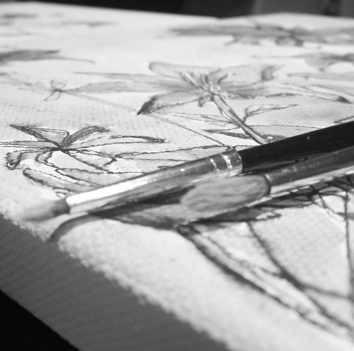 vivekmandalia's tweet photo. A very productive day today. What will this piece become? I'm looking forward to sharing this one and my other antics with you guys soon. #art #vivekcontemporary #paintings #artist #blossomcollection #paints #watercolour #exhibiton #citrus #florals #flowers #bloom #nature #canvas https://t.co/2bC5xyQ0JU