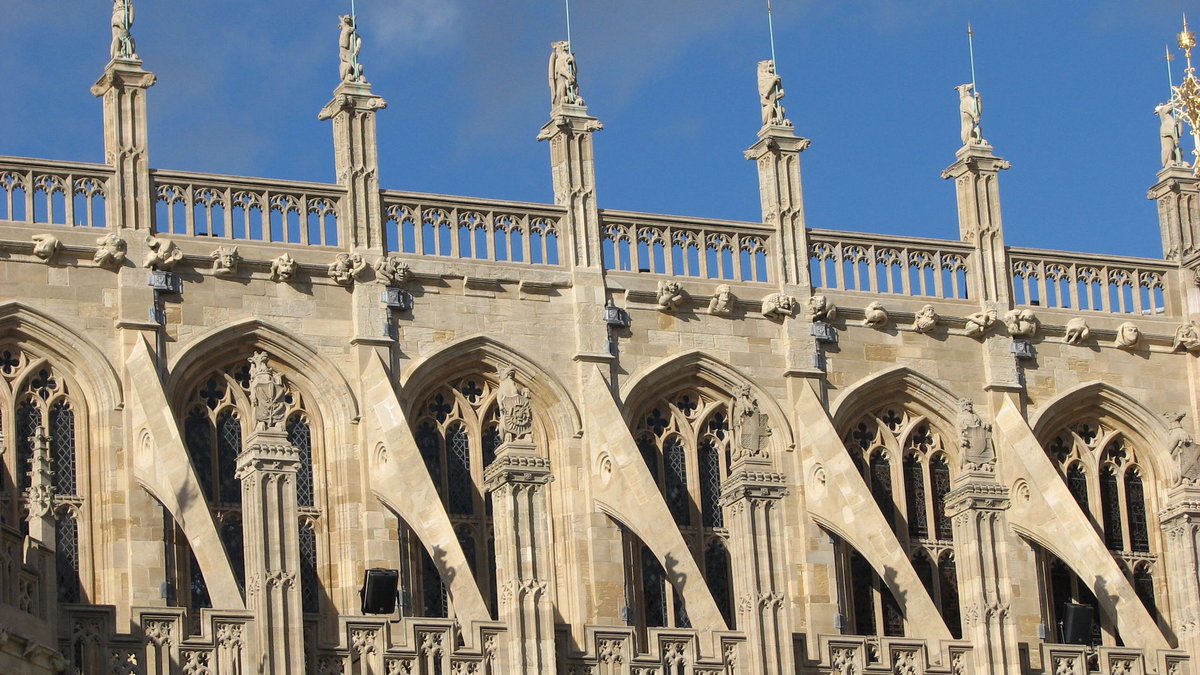 GothicArchitect's tweet photo. St. George’s Chapel, located inside Windsor Castle, is an Anglican Chapel under Royal jurisdiction, as well as being the chapel of the Order of the Garter. 

The chapel was established in the 14th century by Edward III, then underwent enlargement late into the 15th Century. https://t.co/p2s2VrysGu