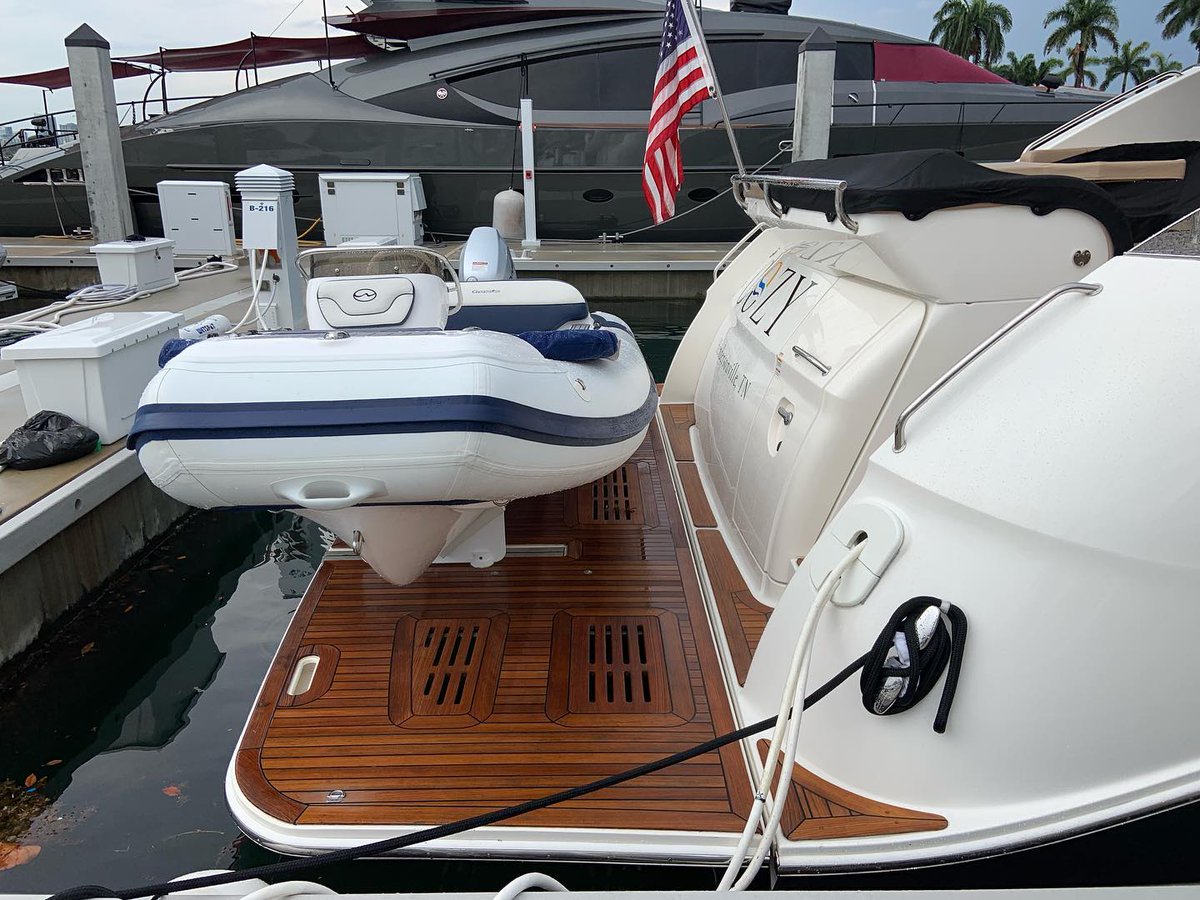 WalkerBayBoats's tweet photo. #WalkerBay Generation 400 #Yachttender on a L650 #SeaRay #Yacht. Thanks to our dealer Inflatable Boats of Florida and to Chock Masters for the professional installation. Find more info on the Generation 400DLX at: https://t.co/CHbcxKv1zb https://t.co/YGFYLrr5JP