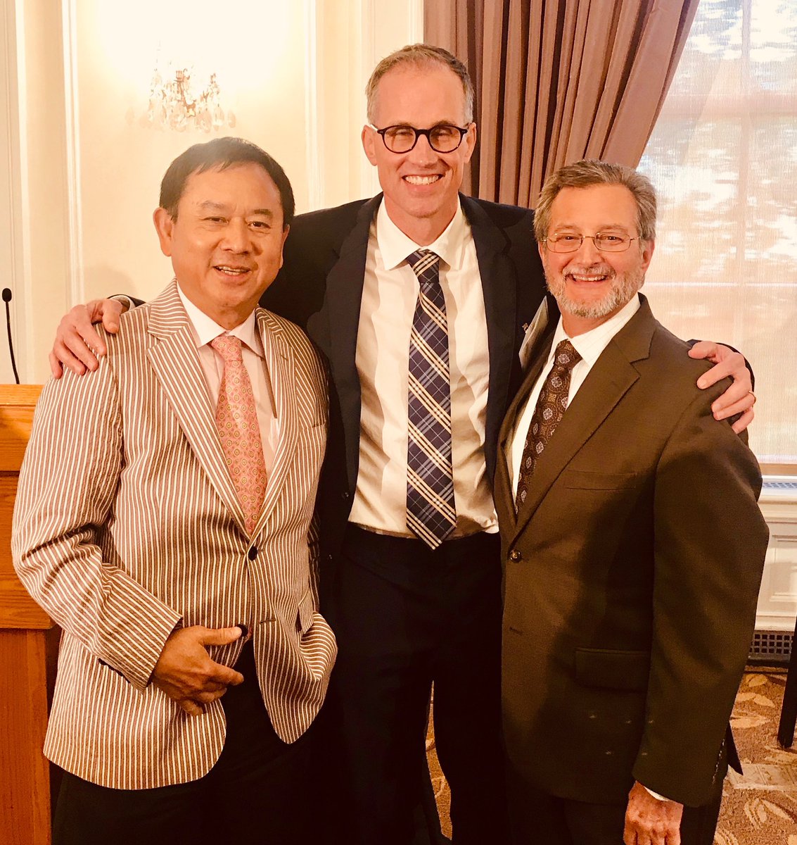 VolkerMusahl's tweet photo. Take homes from Panther ACL Consensus Symposium 2019
1. Anatomic is only way
2. Control rotation = ACL>ITB>ALcapsule
3. Individualize ACLR - all grafts matter
4. Don’t forget osteotomy
5. Op &amp; nonop tx matter 
6. IKDC rec outcome
7. RTP is continuum 
8. Play MJ in OR 😉 
#H2P https://t.co/b8q1WwKjWH