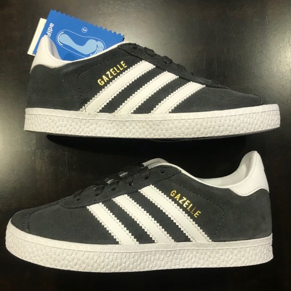 Kmic2006's tweet photo. So good I had to share! Check out all the items I'm loving on @Poshmarkapp from @AviatortwinB #poshmark #fashion #style #shopmycloset #octoberlove #adidas: https://t.co/4Yqtu8g0Uu https://t.co/jQLi7AcOyj