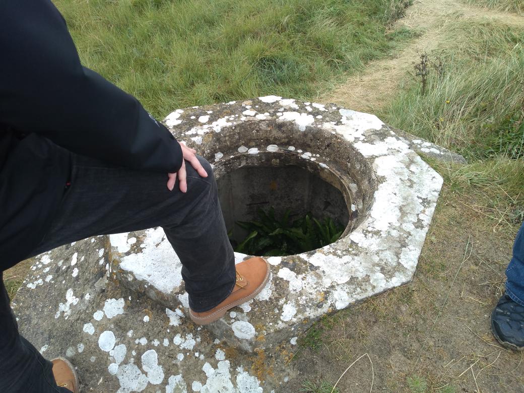 WarwalkerUpdate's tweet image. Widerstandsnest 7, Utah Beach, guarded the planned landing zone for the 4th US Infantry Division on 6th June 1944 - strong currents pushed the eventual American landings further to the south: an artillery casemate and Tobruk weapons pit