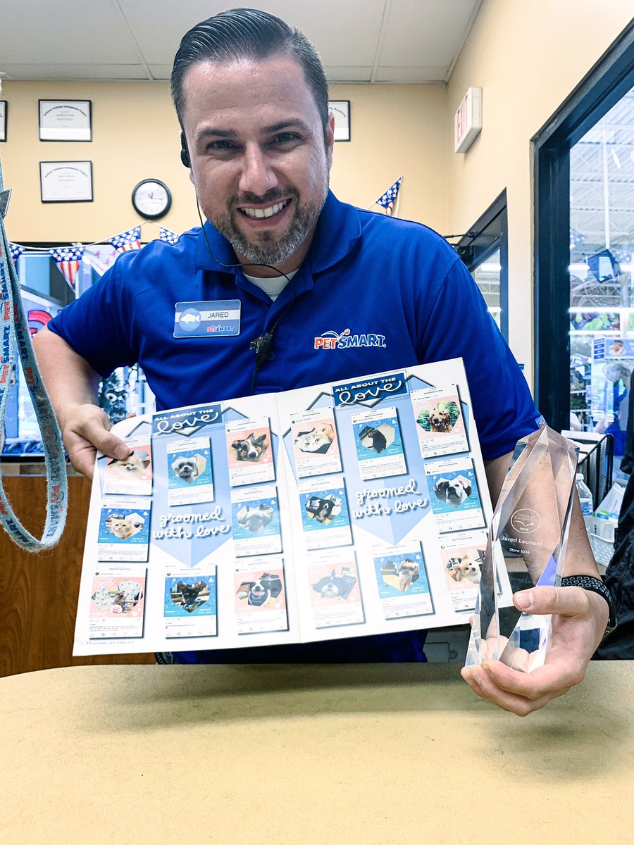 Stopped by the Westbank today and ran into Store Leader Jared showing off his salons Instagram pictures in the grooming loop and his COE award! 

#LifeAtPetsmart <a href="/KurtD_Salons/">Kurt Dennis</a> #fortheloveofpets @MillerStamiller