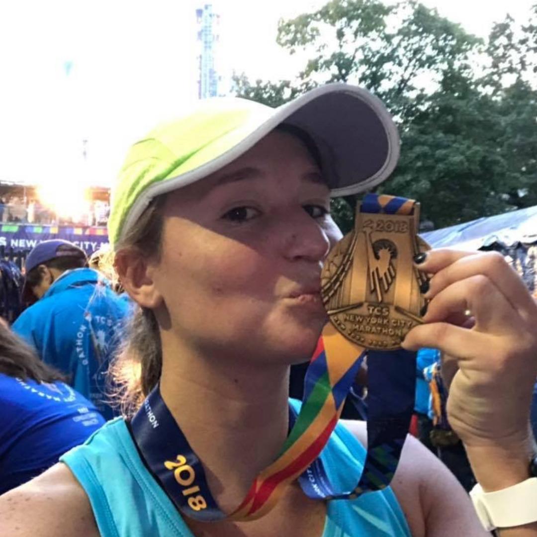 ParkinsonDotOrg's tweet image. Kristen showing off her medal after completing the NYC Marathon last year is all the #MondayMotivation we need to keep training! 😍🥇 There are still spots available to run! Sign up today and tell us why you run to #BeatPD. buff.ly/30zrSiY