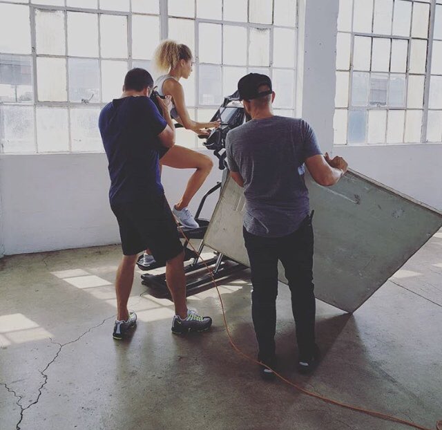 ZincProductions's tweet photo. Upon reflection....
#repost Chelsea Gipson
#Behindthescenes #BTS #naturallightstudio
#PhotoProduction #ZincProductions #Photographer @davidsalafia @Bowflex #bowflexmaxtrainer #maxtrainer https://t.co/gXnn076BfC