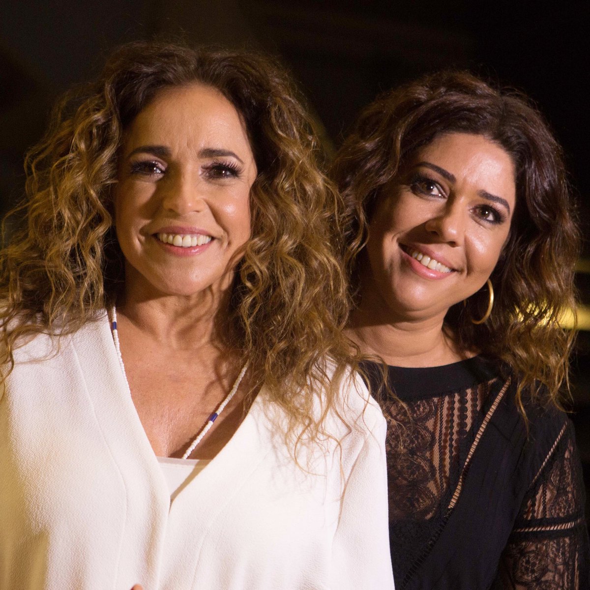 banzeirosrainha's tweet photo. "Amo os iguais e os diferentes
Amo gente sem padrão, sem patrão
Sem continente
Sem alfândegas, sem fronteiras
Sem barreiras
Amo milhões de pessoas
Todos os genes são todos iguais
Nossos genes são todos iguais..."
#vinilvirtual
@danielamercury 
@maluvercosa https://t.co/88io8mjbNn