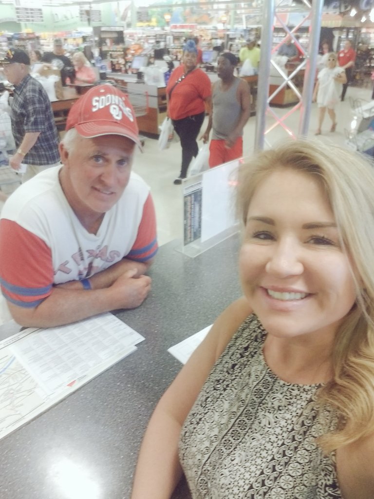 Lacey_Tapia's tweet photo. This guy loves selfies and going on vacation🌴🌊🌞 #DRSummerSurge2019 https://t.co/tgz1k4PFdO