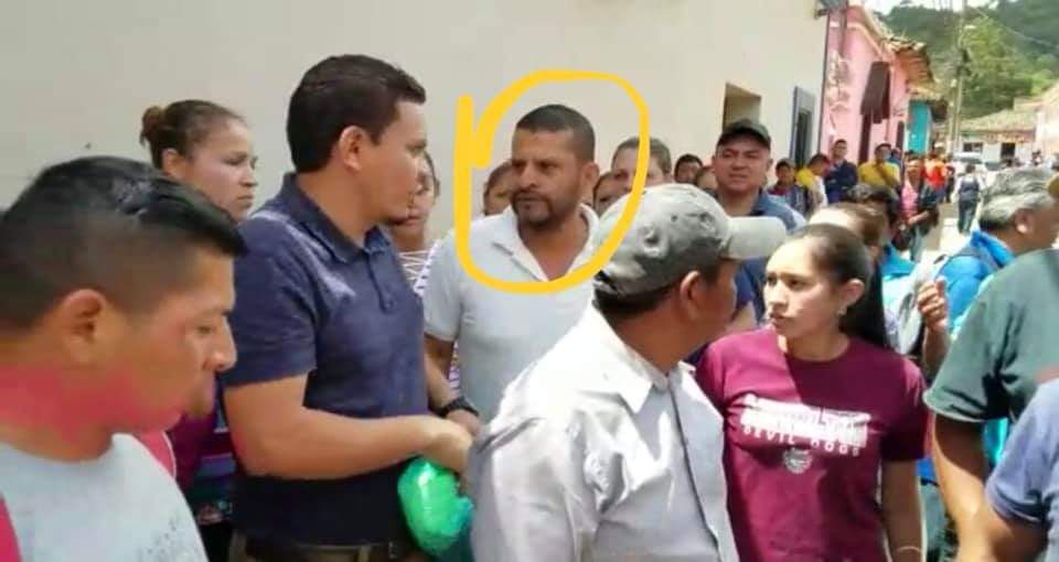 Pedrojoaquin79's tweet photo. !! Activistas del Partido nacional mandan a luchar a estudiantes de la esperanza, Intibucá enviados por el diputado Nelson Márquez,,, que bonito nooo!! https://t.co/HvpxaaU5Yi