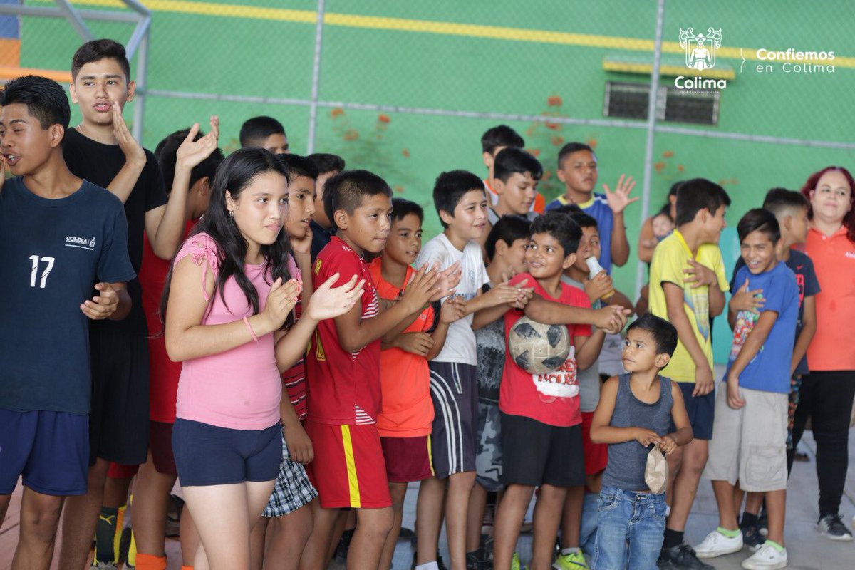 ColimaMunicipio's tweet photo. Gracias al trabajo coordinado con los ciudadanos, logramos rehabilitar la cancha de la colonia Albarrada II, a través del programa Rescate de Espacios por una Comunidad Sana. En ese lugar, las familias podrán realizar actividades deportivas y de sana convivencia. #ColimaNatural https://t.co/dQTWJp5b5F