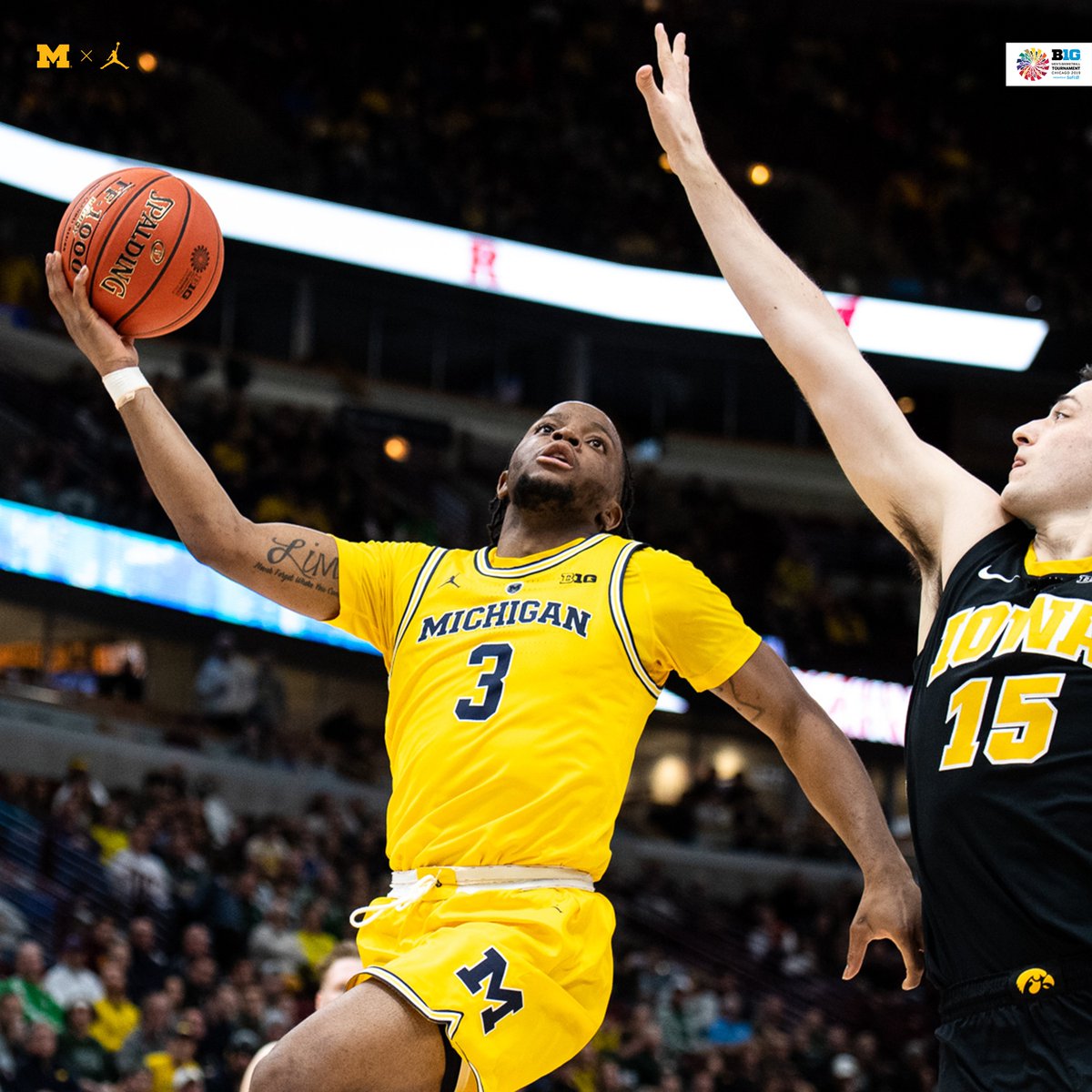 UMichAthletics's tweet photo. Michigan is the only school in the country to do this:

▪️ Play in a New Year’s Six Bowl Game in Football
▪️ Advance to #Sweet16 in Men’s Basketball
▪️ Advance to #CWS in Baseball

#GoBlue | #ThisIsMichigan https://t.co/xy0wRAEeWe