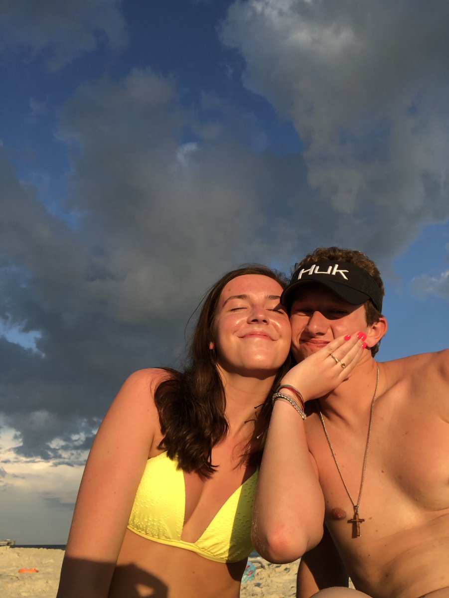 emmakorp23's tweet photo. salty water, sweet times https://t.co/uFHDWqOiuP