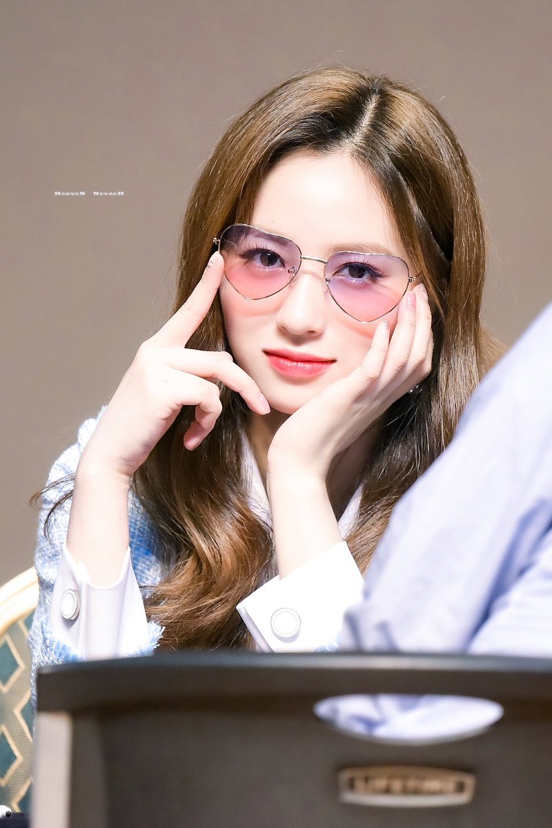CB_NevaeH's tweet photo. 190531 CTS 아트홀 팬사인회

#CherryBullet #체리블렛 #JIWON #지원 #네가참좋아 https://t.co/iUoEF7BtBz