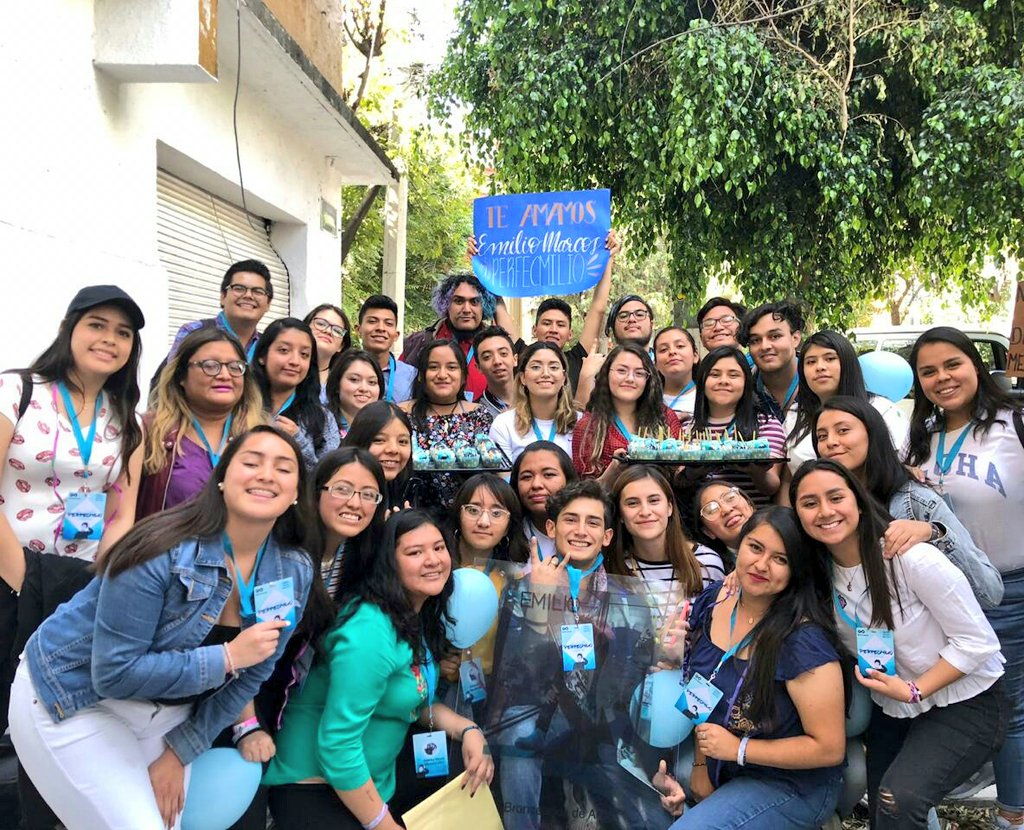 perfecmilio's tweet photo. CELEBRANDO SU #1 EN VENTAS.
SIEMPRE ESTAREMOS CONTIGO, GRACIAS POR SER NUESTRA LUZ.💙

TE AMAMOS HASTA EL INFINITO @MAILOMARCOS  ❤

#PERFECMILIO https://t.co/nhbwU8oxFm