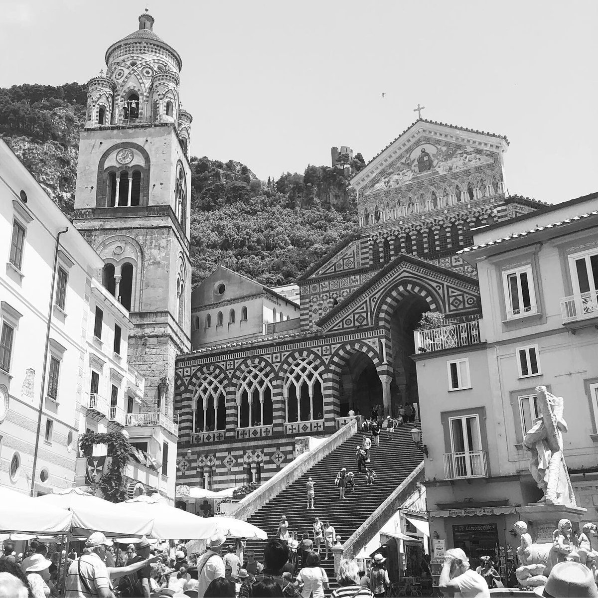 SwimLabUK's tweet photo. Plan B - ended up swimming in Amalfi due to Medusa s in Positano. I love Plan Bs sometimes. Next trip 14/9. Now back to @sheppertonswim #swimlabuk #ItalianSwimJob #salimSwimlab #openwaterswimming #outdoorswimmer #SwimAmalfi ๐ฎ๐น๐๐ปโโ๏ธ๐๐ฝ๐ถ https://t.co/ElIl7i1pCf