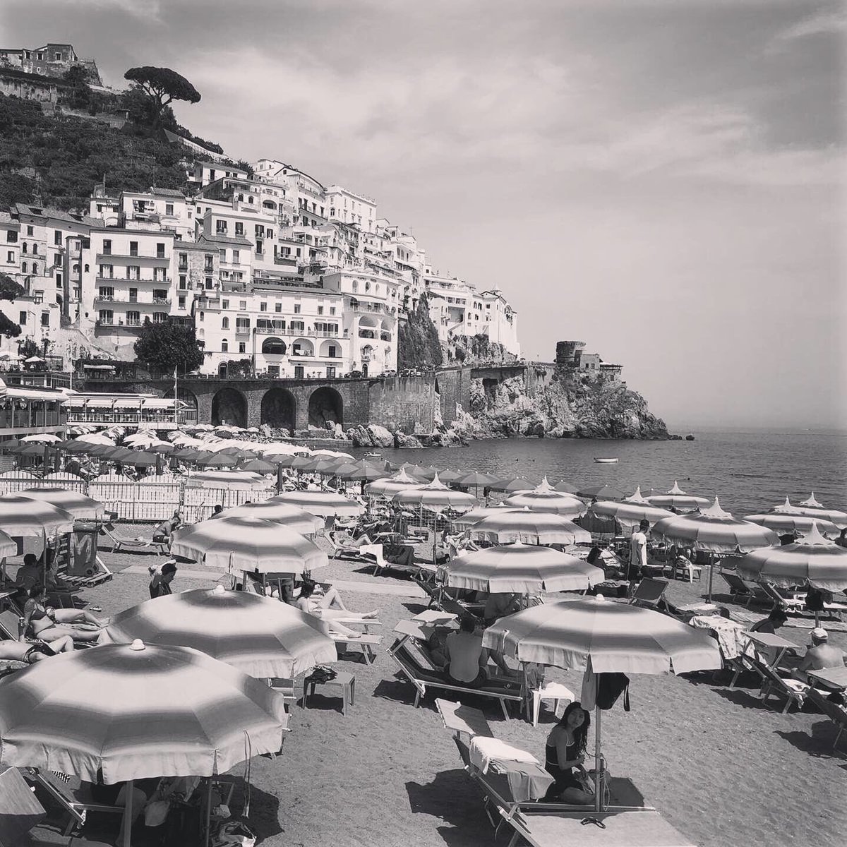 SwimLabUK's tweet photo. Plan B - ended up swimming in Amalfi due to Medusa s in Positano. I love Plan Bs sometimes. Next trip 14/9. Now back to @sheppertonswim #swimlabuk #ItalianSwimJob #salimSwimlab #openwaterswimming #outdoorswimmer #SwimAmalfi ๐ฎ๐น๐๐ปโโ๏ธ๐๐ฝ๐ถ https://t.co/ElIl7i1pCf