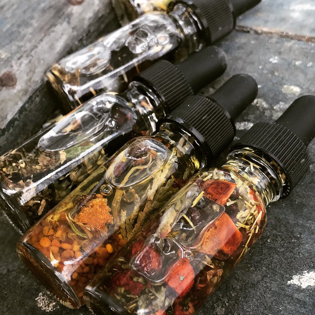 tinycauldron's tweet photo. Our Spell Oil Bundles combine five of your favorite oils for less. Visit https://t.co/7s4wtyoCmg or our Etsy extension: https://t.co/WJffJMNtzA. #traditionalwitchcraft #ritualoil #witchcraftsupplies #altartools #witchythings #witchcraft https://t.co/gOCDJ7PoWJ