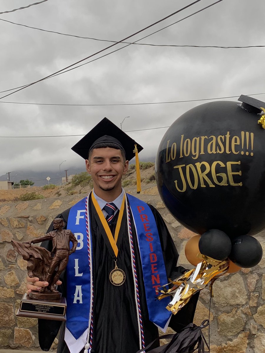 jorgerodarteee's tweet photo. Congratulations class of 2019, we did that https://t.co/a6lq3bKKWz