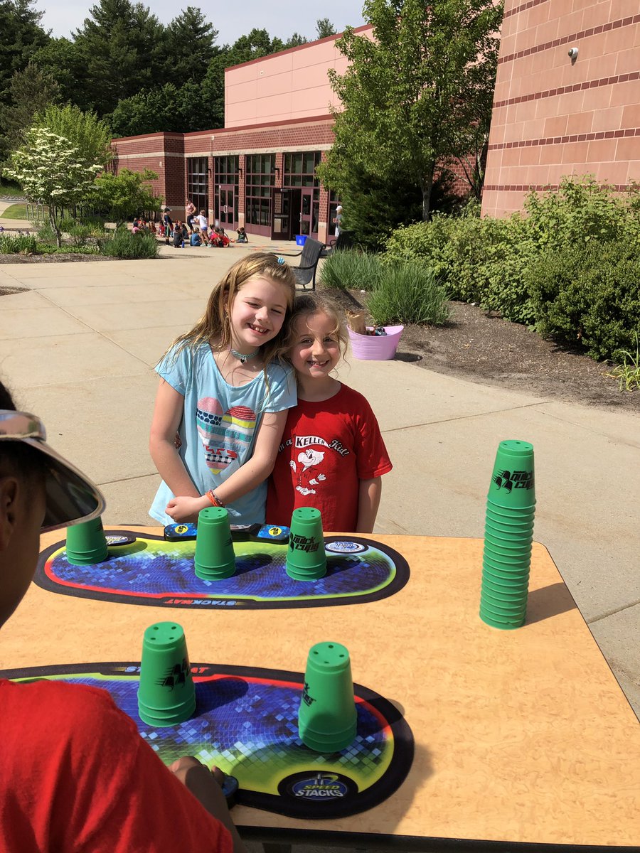 MrsPozner's tweet photo. Field Day Fun! ☀️ https://t.co/SWjs5Wp3Qk