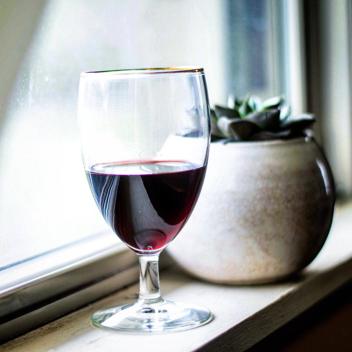 Quaffables's tweet image. If there is one thing we love about the winter chill, it&apos;s that it gives us yet another excuse to crack out a little red vino! 

Can&apos;t wait to see what little beauties the season will have in store for us 🍷

#Quaffables #RedWine #Vino #VintoTinto #WinterWarmer #Wine #WineCountry