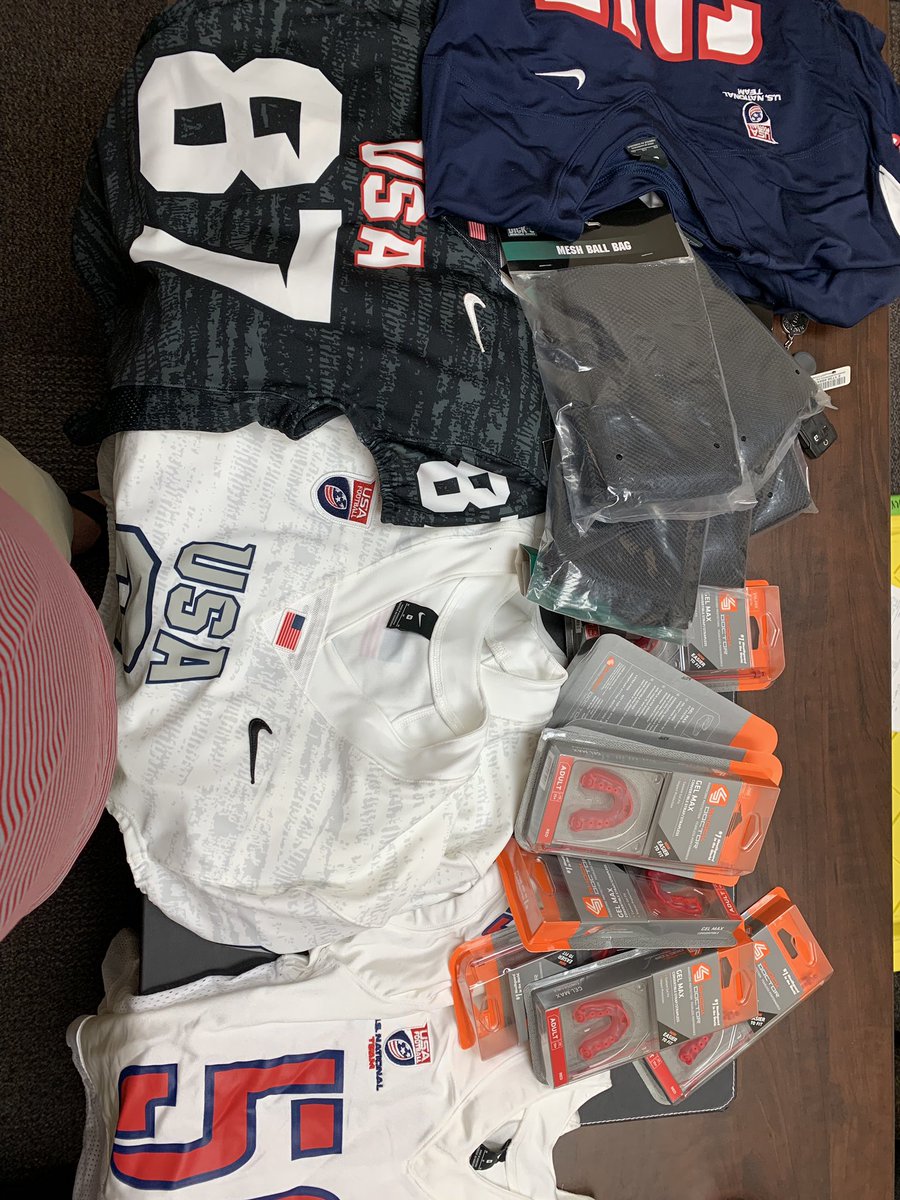 ABCFAMexico's tweet photo. Gracias @CoachAI y @usafootball por la donacion, esto va ayudar muchos niños y las damas de la ligas del estado de Coahuila! Agradecido con todo el apoyo en crecer el deporte !!! Vamos por todo!! #afaec #amfai #lifal #cobain #usafootball #fmfa https://t.co/xsZNaKrQcl