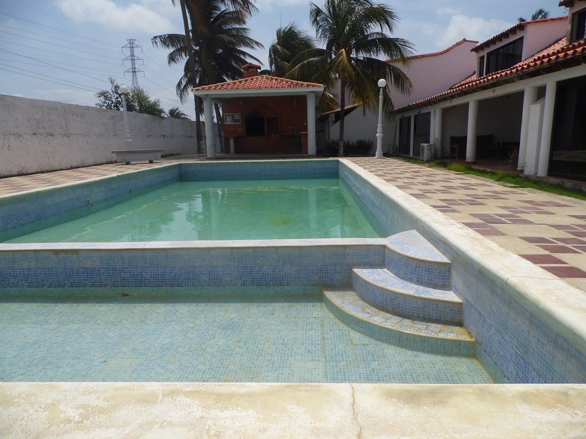 FachadaB's tweet photo. #alquiler #casa #townhouse #chichiriviche #cuidadflamingo #morrocoy #playa #falcon #tucacas #piscina #cocina #turismo #vacaciones #fachadabienes (0412)4359340 , (0424)3692230 https://t.co/ZRHsYXpFHR