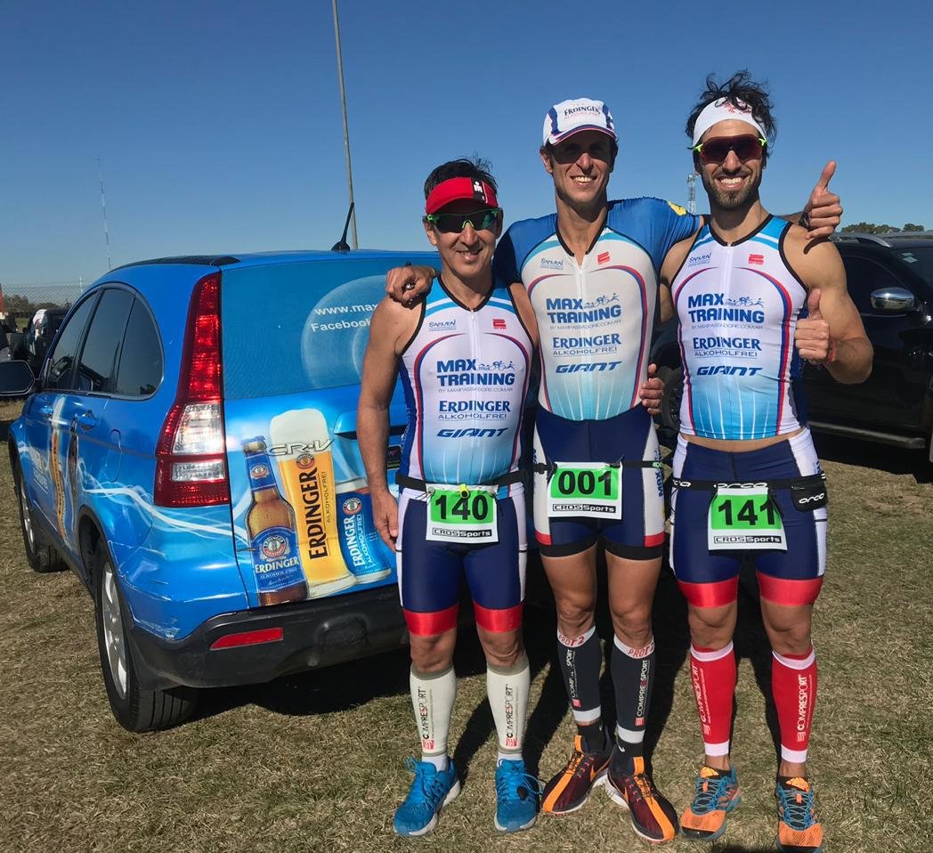 EL_EMPERA's tweet photo. Así cerrábamos una mañana de domingo galáctica en la primera fecha del #duatlon Ciudad de Buenos Aires en el Autódromo junto al gran profesor @MAXIPASSADORE y Julito Shiratori compañero de #MaxTrainingTri . https://t.co/Lw9dVMEcGN