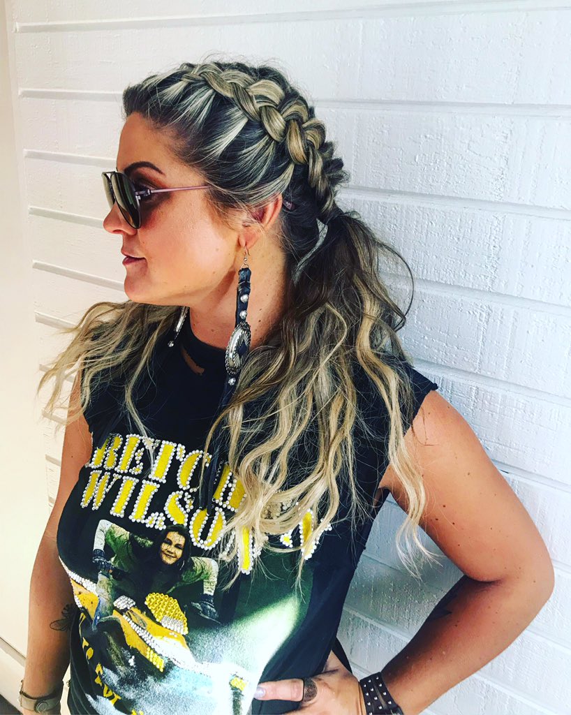 farenrachels's tweet photo. posting this cause @cassiclough is an actual #hairwizard & here’s the proof 😍 #frenchbraids #pigtails #CMAfest #buckinbuckarette #starstruckvintage https://t.co/t2Vh76iRyR