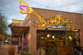 Monday dining options can be tricky in Austin, but we’re here 7 days a week serving lunch and dinner! 
📷: @rockroseatx