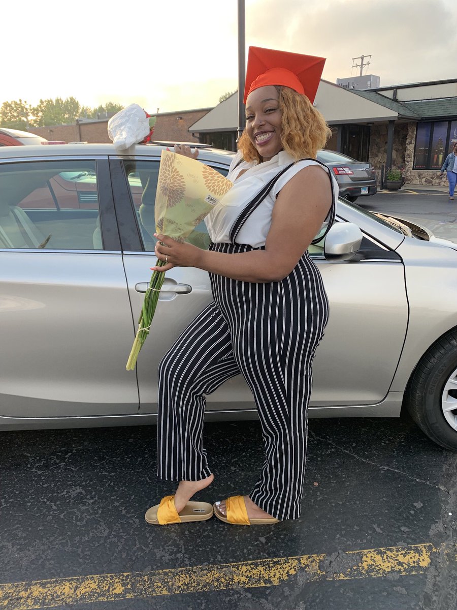 Shenea726's tweet photo. Graduated w/ a 4.0 cumulative G.P.A.
Rank #4/125 students.
High Honor Roll since Freshman year.
Accumulated over 200K in Scholarship 💰
174.5hrs of Community Service 🤪
National Honors Society Member 🤪
Founding Captain of the Majorette Team💃🏽
#Fiskite💛💙
#2k19Grad https://t.co/HraQ9bAyQS