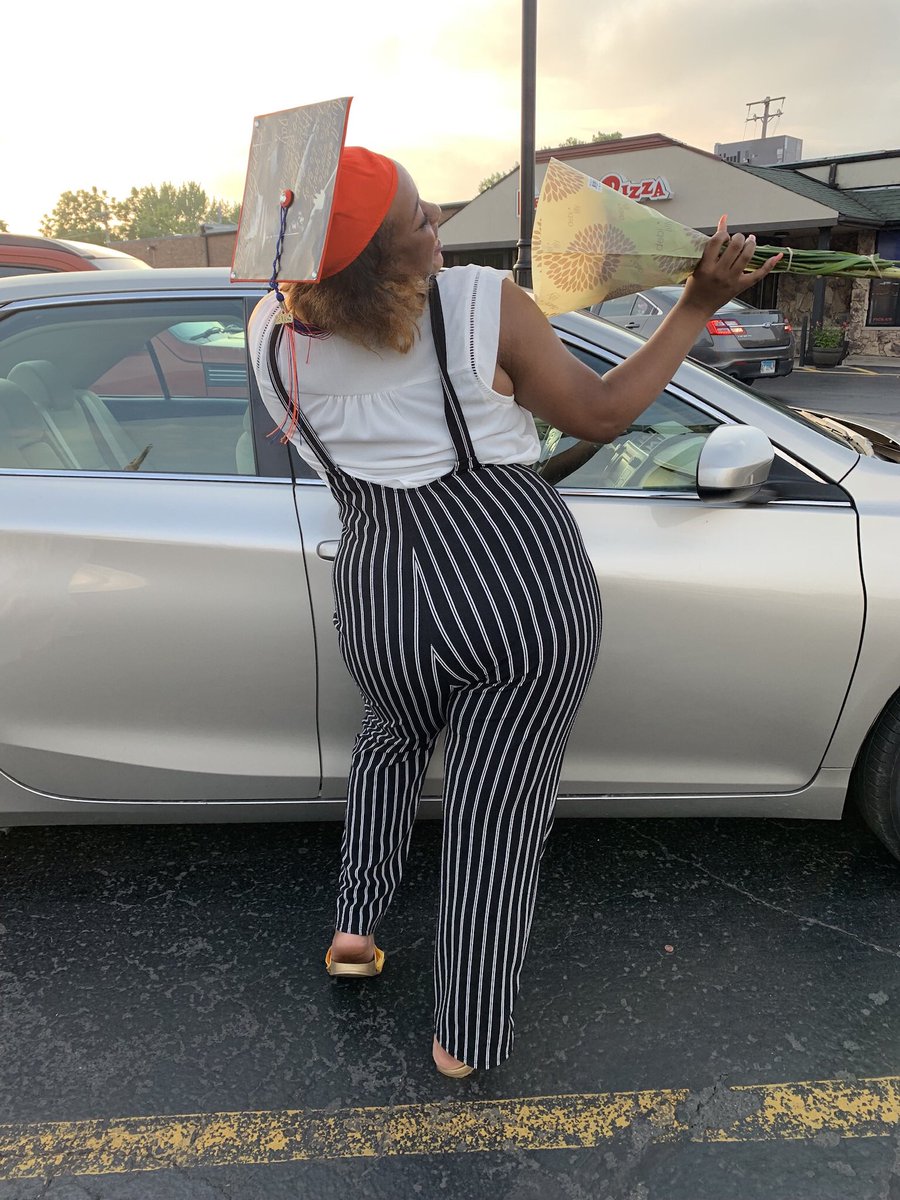 Shenea726's tweet photo. Graduated w/ a 4.0 cumulative G.P.A.
Rank #4/125 students.
High Honor Roll since Freshman year.
Accumulated over 200K in Scholarship 💰
174.5hrs of Community Service 🤪
National Honors Society Member 🤪
Founding Captain of the Majorette Team💃🏽
#Fiskite💛💙
#2k19Grad https://t.co/HraQ9bAyQS