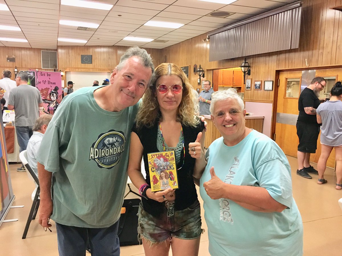 GenovevaRossi1's tweet photo. My short Film #attackofthekillerchickens A fun day in PA! A big thank you to everyone that came out to see me at Gap Con!! #gapcon #genovevarossi #guestappearance #cultactor #actress #actor #celebrity #horrorhippie #horrorqueen #genoveva https://t.co/jDFowxqVCk