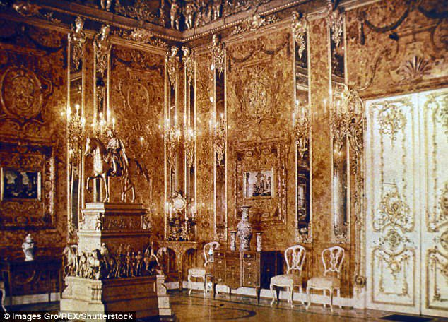 EvanKirstel's tweet image. Treasure hunters find hatch that could hide Amber Room looted by Nazis
 dailym.ai/2wNDrFK