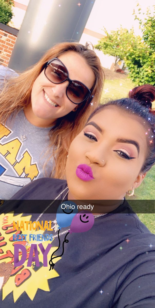 Velez1284's tweet photo. When u drive to Ohio from Pennsylvania to see the king of country @GeorgeStrait  and ur uncle @blakeshelton  even though they cancel my hotel when I was an hour away from it all the headache from the trip was worth it making memories #kingofcountrymusic #BUCKETLIST https://t.co/65Q8nJnHuu