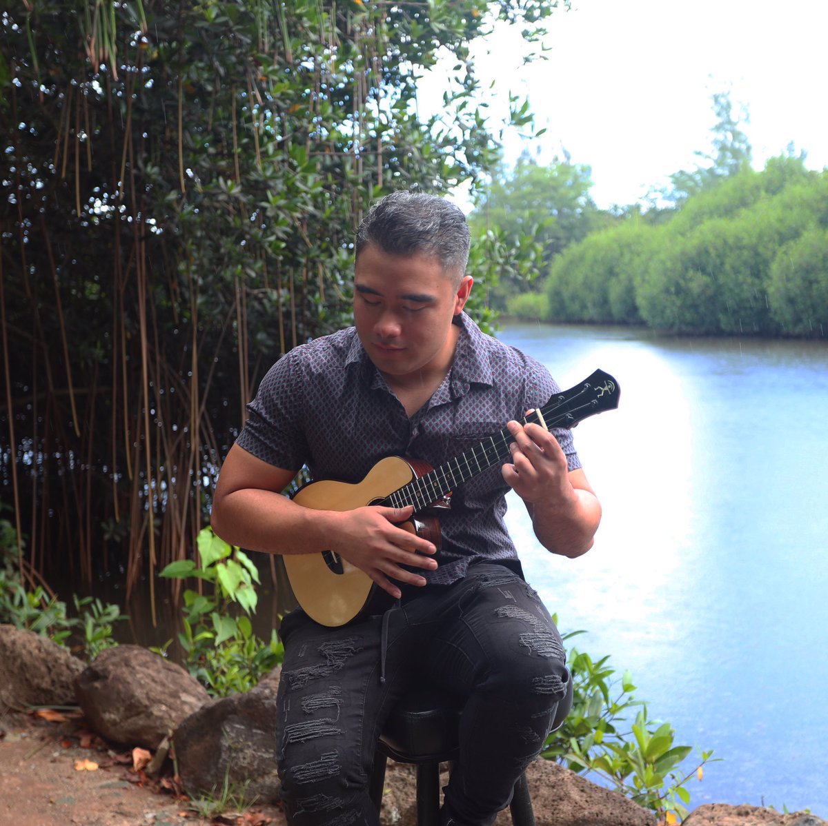 Rain or shine, I’m strummin’ 
#kaleigamiao #musician #ukulele #ukulelelove #ukulelelife #ukulele #ukulelecover #ukuleleplayer #ukulelesongs