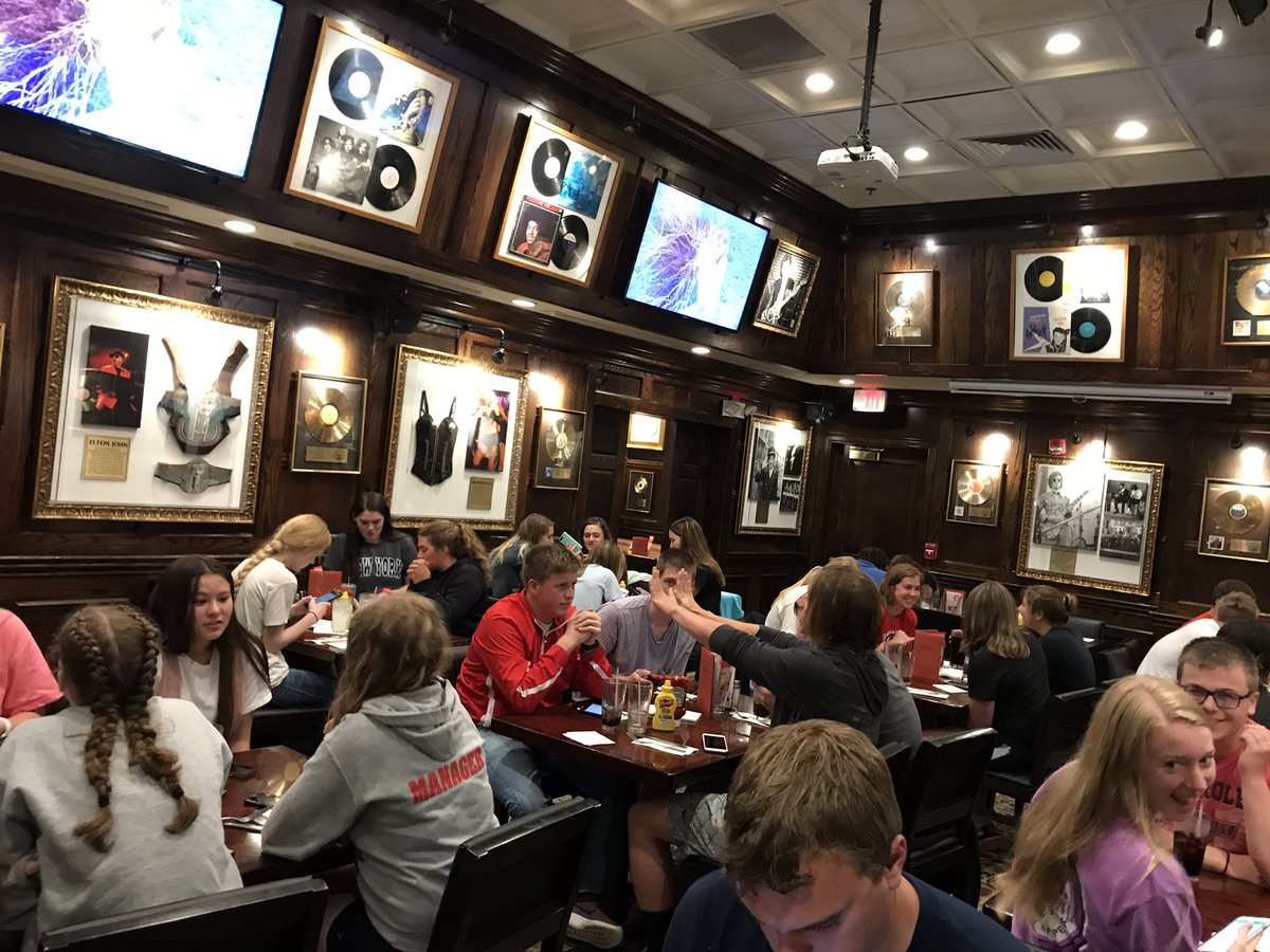 CherryCoCWF's tweet photo. Dinner at Hard Rock Cafe! https://t.co/La61IorU1X