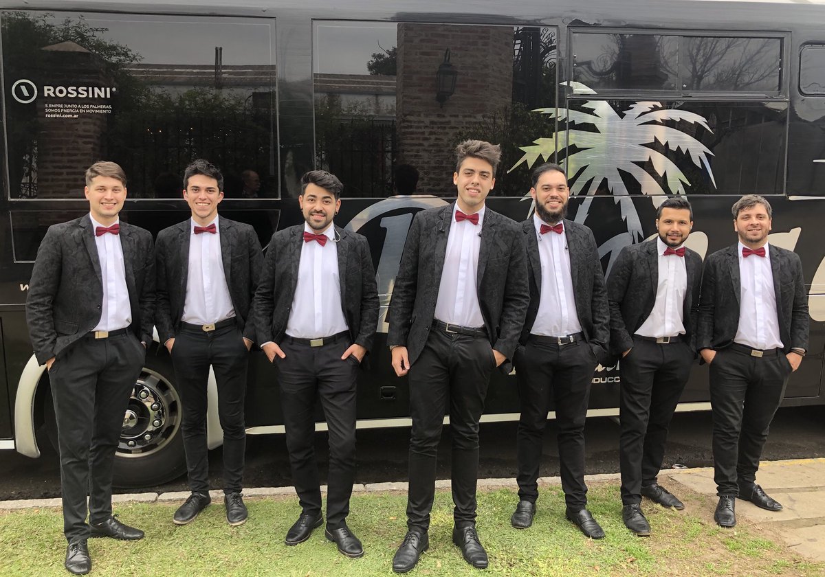 PalmaeOficial's tweet photo. Finalizó un nuevo fin de semana amigos ‼️
Seguimos siendo #TuMejorOpcion✔️ junto a #LosPalmerasProducciones🌴 bailando y cantando en los mejores eventos 🎉
Gracias #SantaAna #SantaFe #Rosario #Oliveros #SauceViejo #SantoTome 🙌🏻😍
Fiesta asegurada #Palmae 🎶💣 https://t.co/63PZvCtkkK