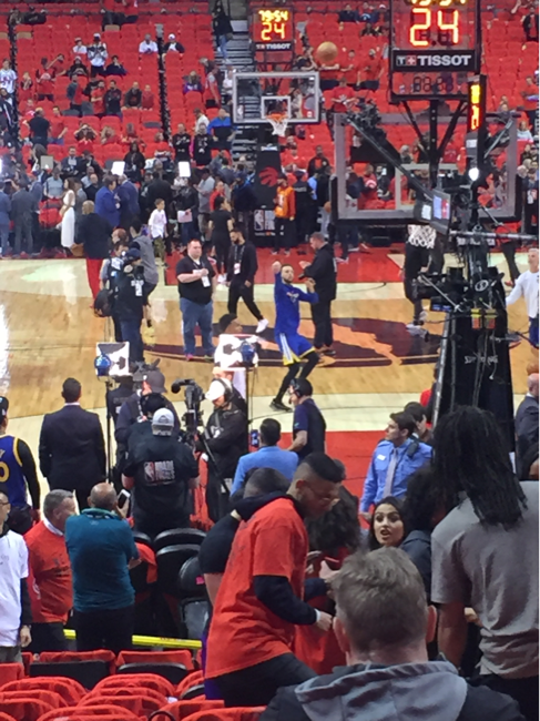 mustangs2009A's tweet photo. Seat view. Guess who is shooting some hoops? https://t.co/qMvrCshNEG