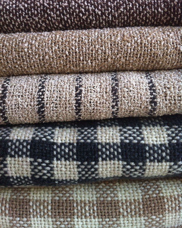 mujostore's tweet photo. #handwoven stack 🙌
#scarves #handloomed #weaving #naturalfibres #mujostore #mujobyelizabethleslie #linen #wool #japanesesilk #slowfashion #sustainablefashion #ethicallymade #slowmade #handwovenfabric https://t.co/Hv9Aup0NB5