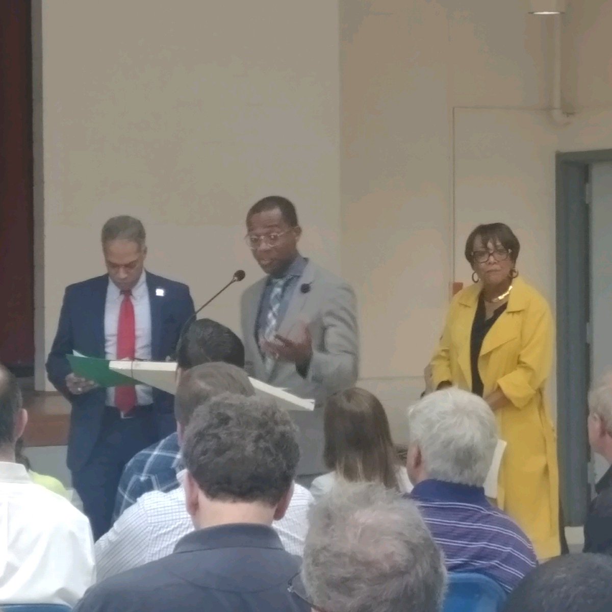 dcra's tweet photo. Great evening at the Advisory Neighborhood Commission 3/4G Meeting. Director Chrappah updated the community on our digital transformation initiatives #Ward4Proud #FairShot #DCRAatWork https://t.co/55UgQJXa3T