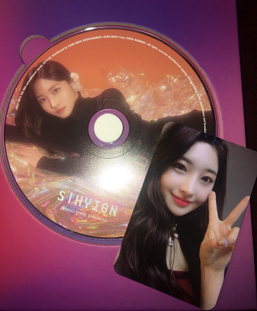 b4bie4ngel's tweet photo. would anyone like to trade my mia postcard with sihyeon, yiren, or aisha? also i’ll only trade sihyeons pc for yiren equivalent! @everglowtrades #EVERGLOW #everglowtrade #pctrades https://t.co/5YaGdNKTiR