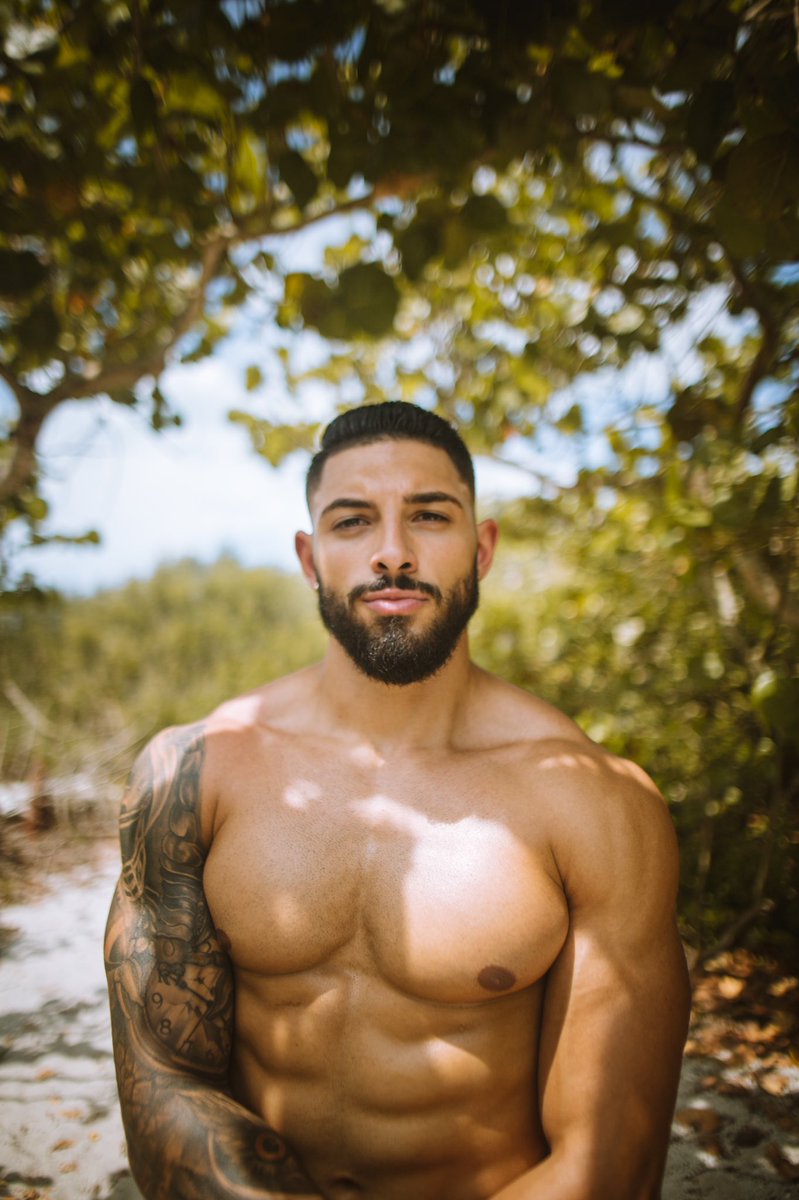 cgarciafitness's tweet photo. I'm too resilient, get out your feelings #papisazon https://t.co/EMF95UA7M2