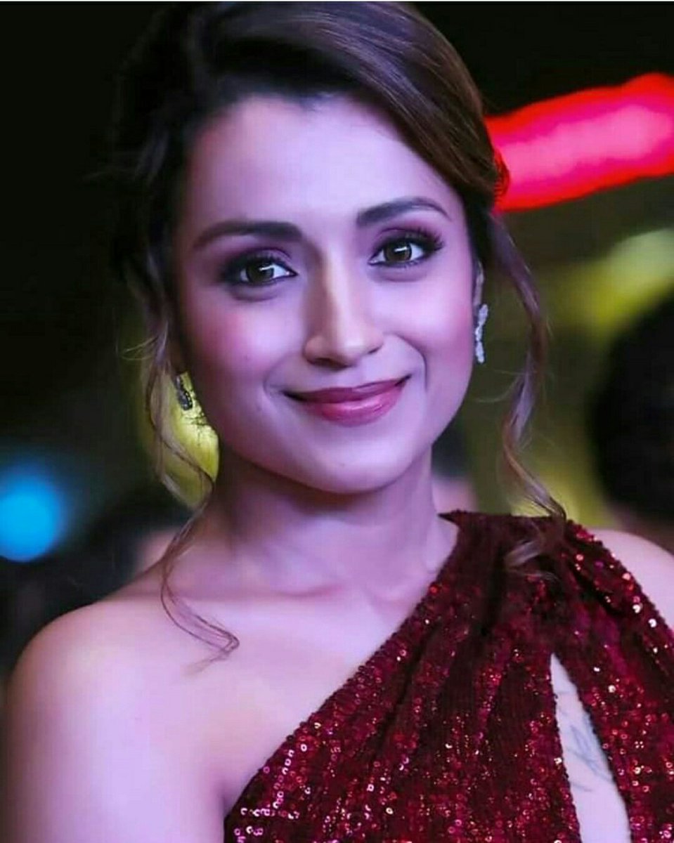 KollywoodCinima's tweet photo. Gorgeous Beauty #Trisha #Trishakrishnan @trishtrashers https://t.co/v5ijtFSgaV
