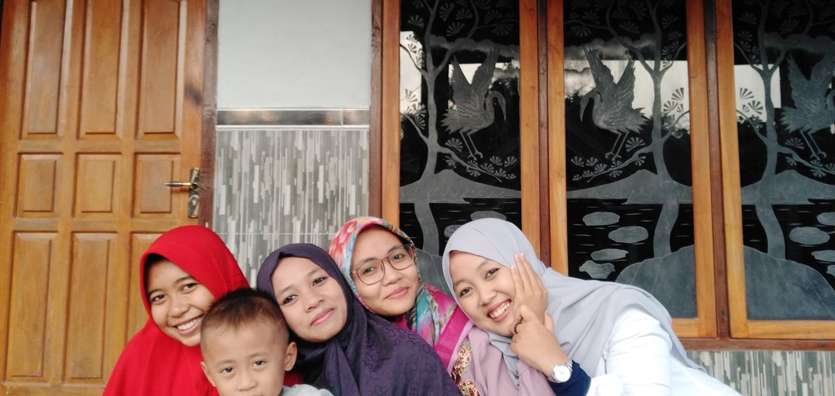 Miida_18's tweet photo. Sambung dulur, sambung roso
Trimakasih wanita-wanita hebatku
#EidMubarak
#Ternyaman https://t.co/u9MKP19guo